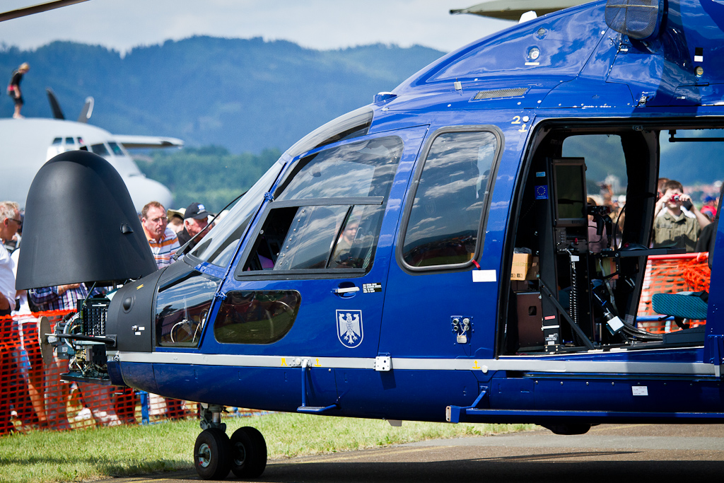 Airpower11 - les hélico. - Polizei - Vue de côté.