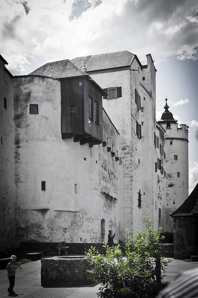 Forteresse Hohensalzburg - façade vue depuis la cour extérieure sud - deuxième interprétation.