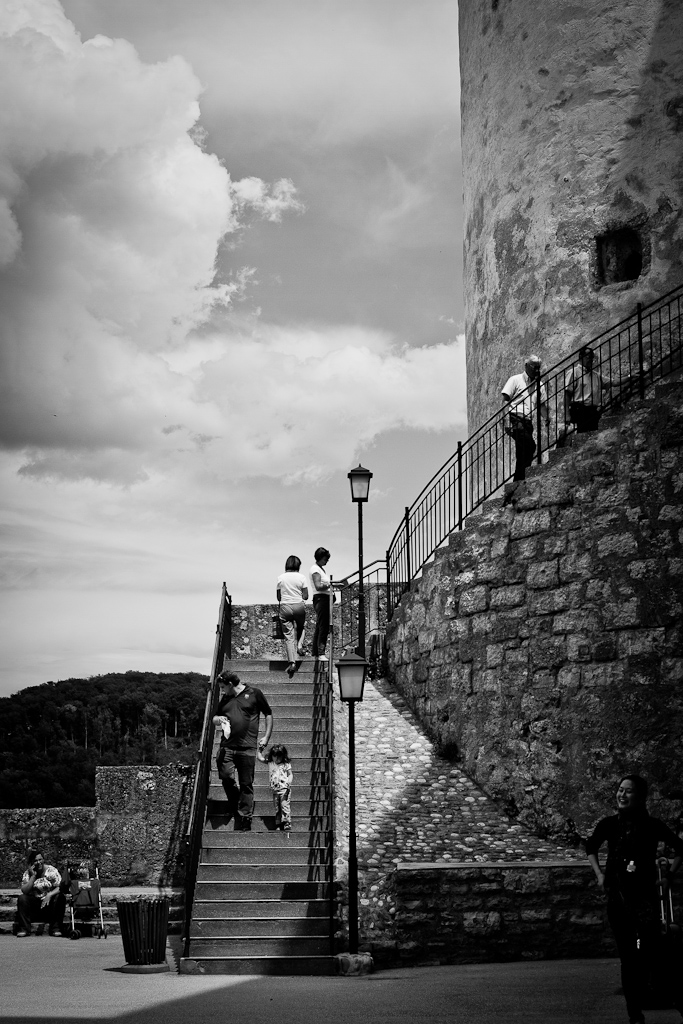Forteresse Hohensalzburg - Première cour extérieur, sur les remparts.. il faudra monter l'escalier pour acceder au coeur de l'édifice.