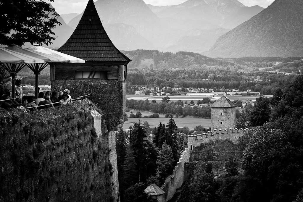 Forteresse Hohensalzburg - Une tour de guet et les remparts.