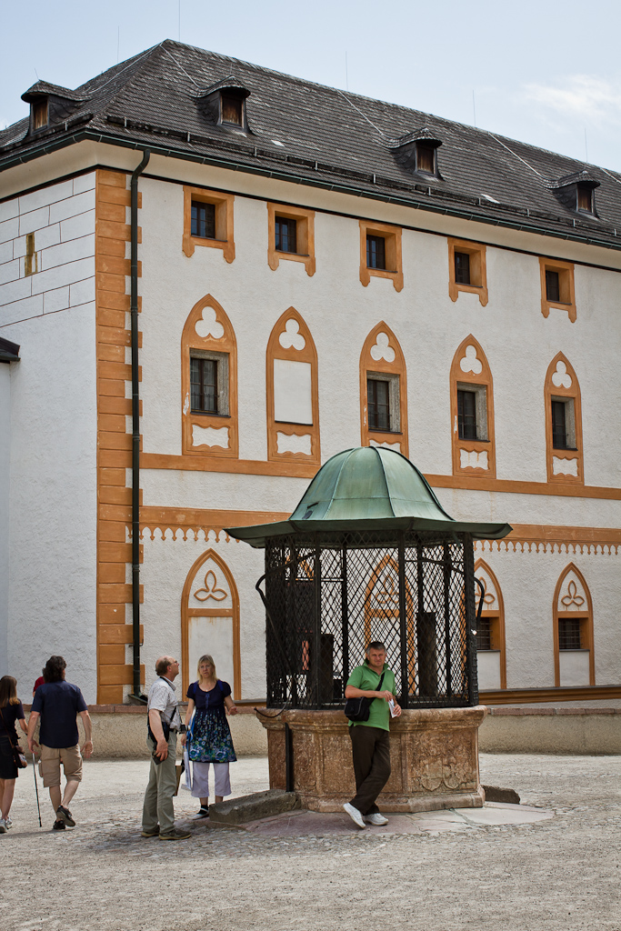 Forteresse Hohensalzburg - Un puit dans une des cours extérieures.
