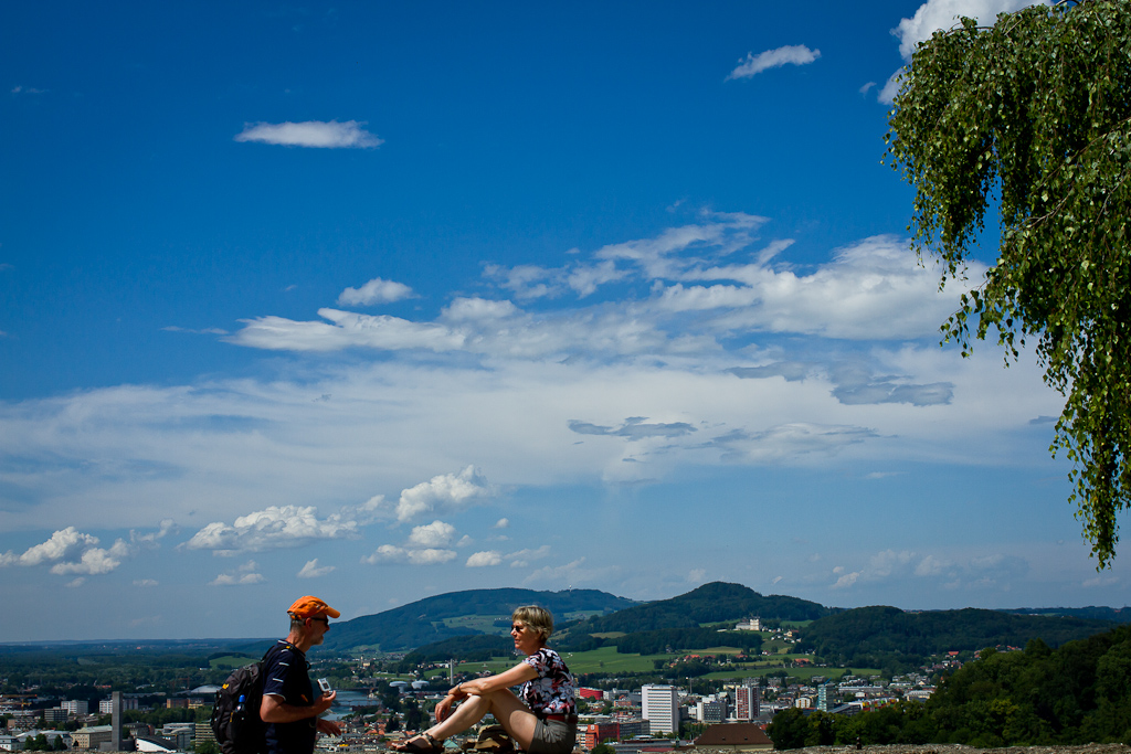 Salzbourg - panorama. - Touristes.