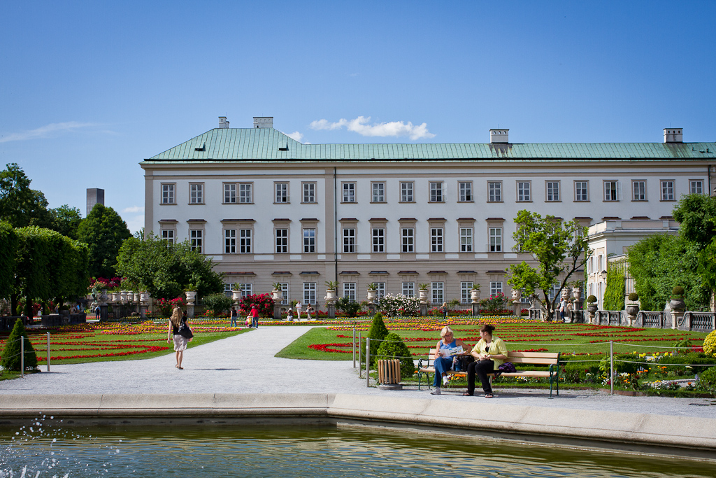 Salzbourg - Schloss Mirabell. Le château Mirabelle et ses parterres.
