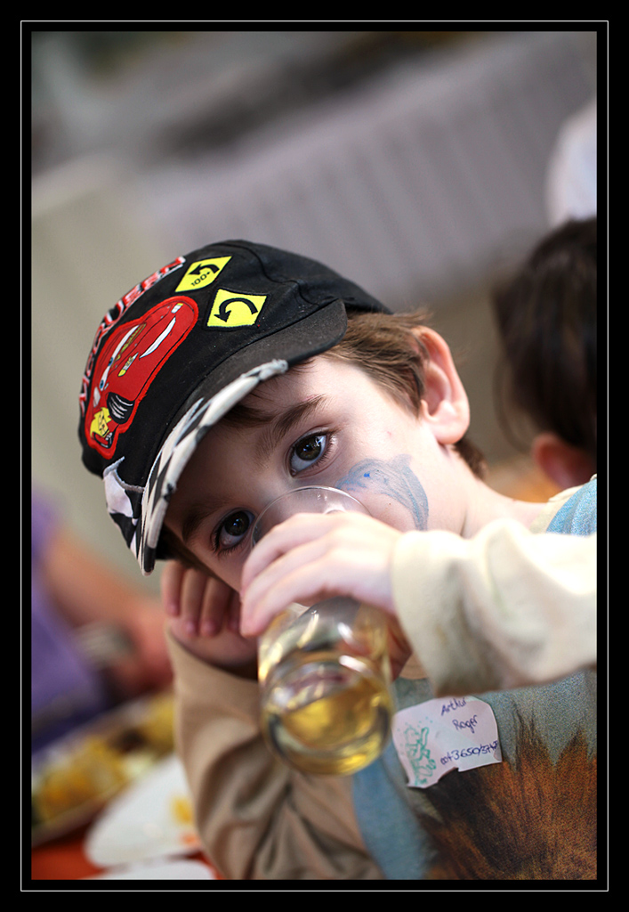 http://fredetsev.eu/imagespourblog/arthur_boitjuspomme.jpg
