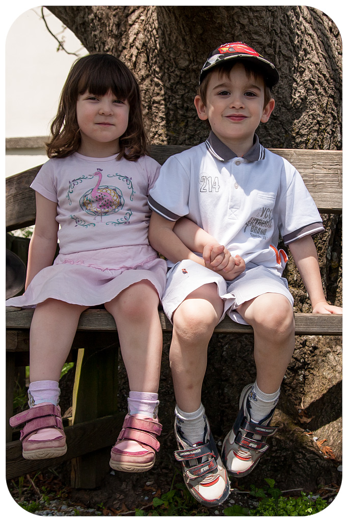 http://fredetsev.eu/imagespourblog/arthur_elizabeth_mainsmains_01.jpg