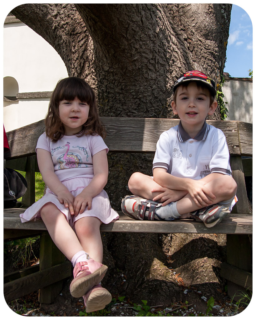http://fredetsev.eu/imagespourblog/arthur_elizabeth_mainsmains_05.jpg