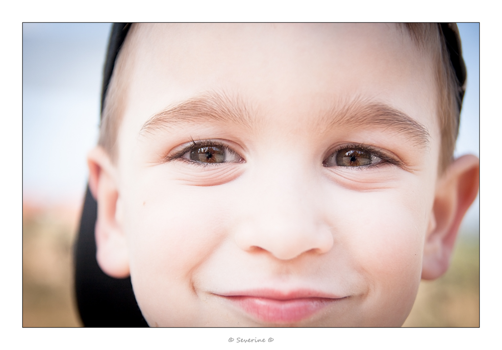 http://fredetsev.eu/imagespourblog/arthur_regard_01.jpg