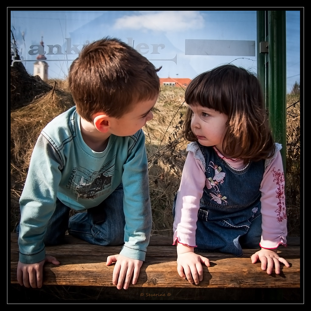 http://fredetsev.eu/imagespourblog/enfants_defi_arretbus_01.jpg