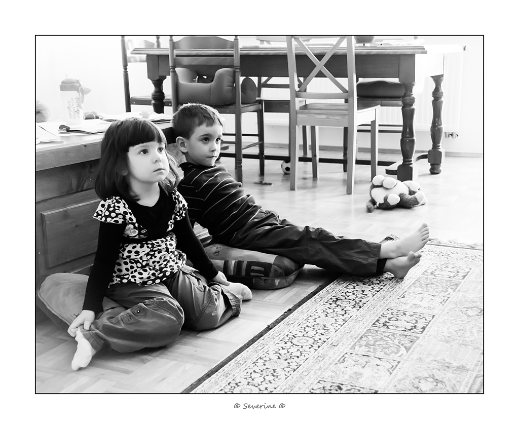 http://fredetsev.eu/imagespourblog/enfants_devant_tv_01.jpg