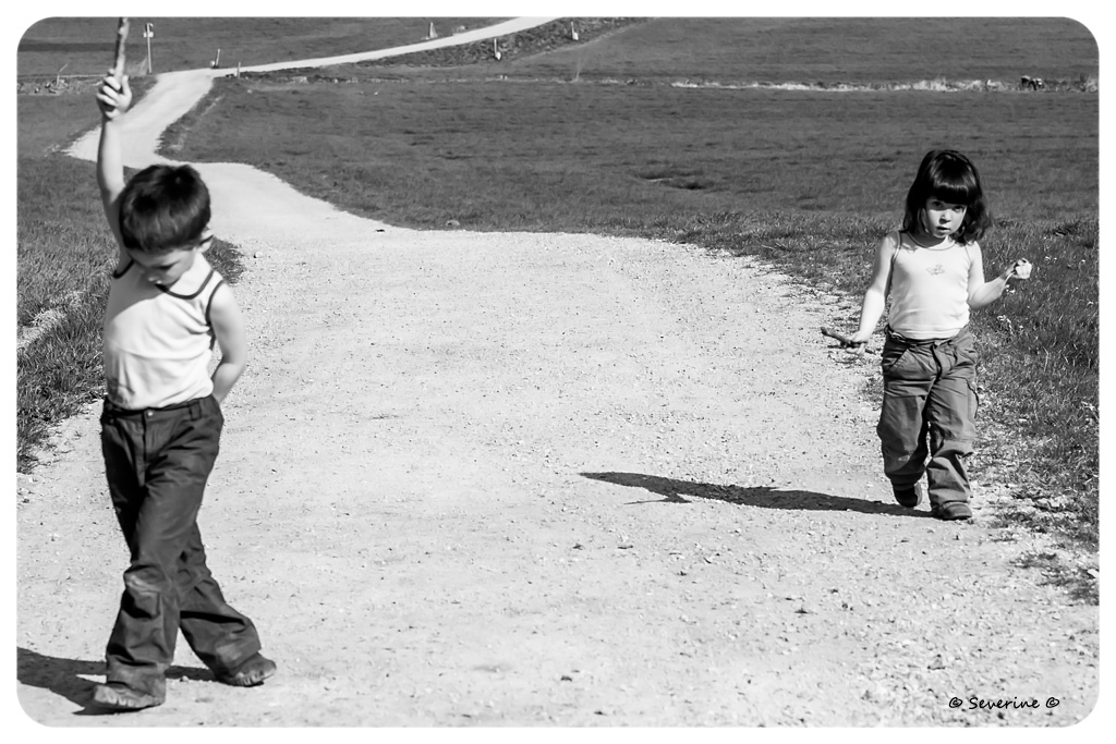 http://fredetsev.eu/imagespourblog/enfants_promenade_01.jpg