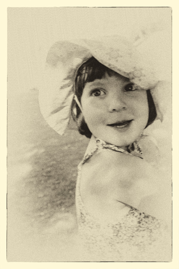 http://fredetsev.eu/imagespourblog/portrait_vintage_elizabeth_01.jpg
