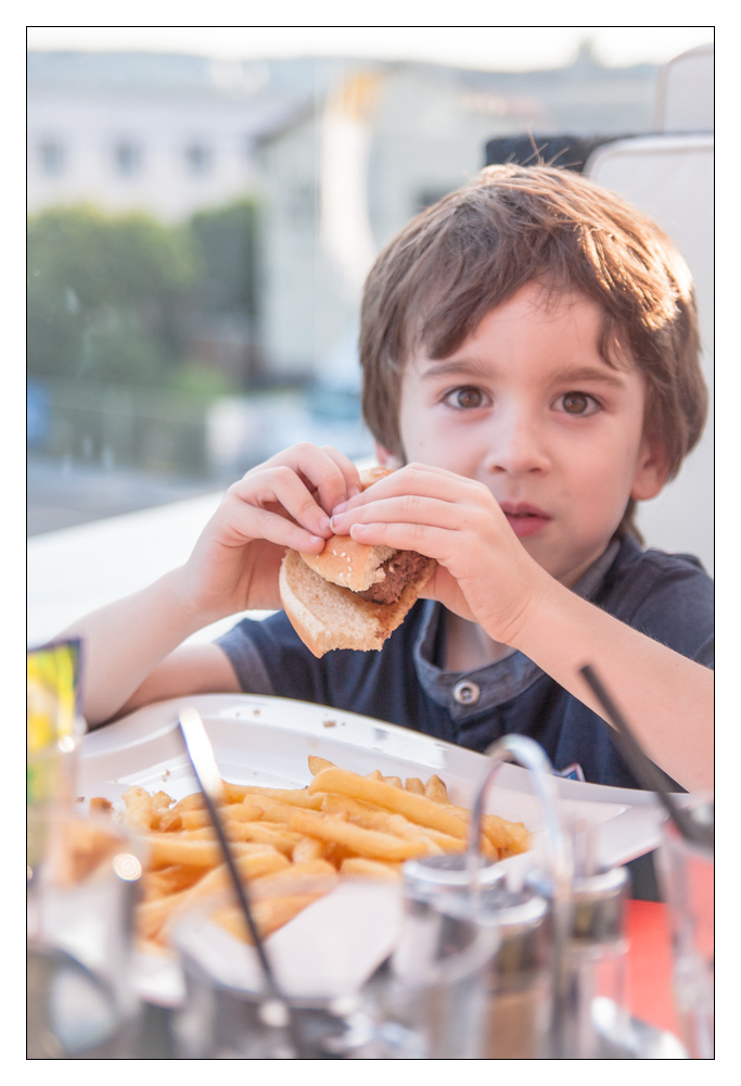 http://fredetsev.eu/imagespourblog/restos/american_resto_repas_arthur.jpg